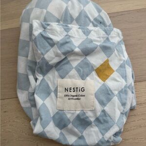 NESTiG Blue and White Kids bedding set for mini crib
